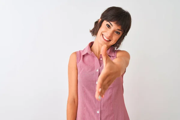 Mujer Hermosa Joven Vistiendo Camisa Roja Verano Pie Sobre Fondo — Foto de Stock