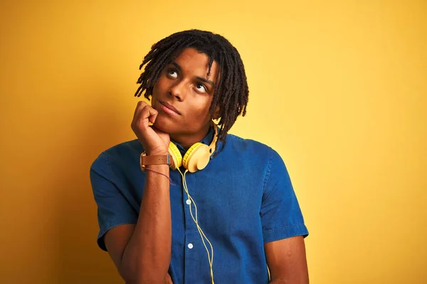 Afro American Man Dreadlocks Wearing Headphones Isolated Yellow Background Hand — Stok fotoğraf