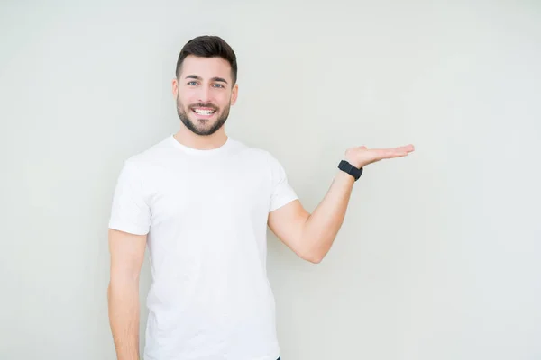 Junger Gutaussehender Mann Der Legeres Weißes Shirt Über Isoliertem Hintergrund — Stockfoto