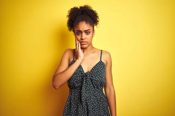 African American Woman Wearing Summer Casual Green Dress Isolated Yellow — Stock Photo, Image