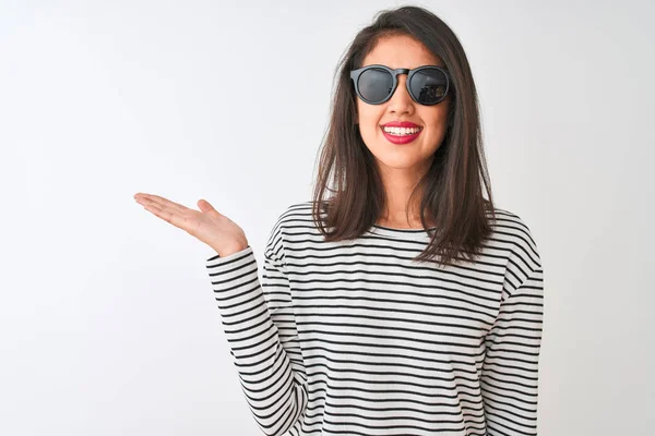 Chinese Woman Wearing Striped Shirt Sunglasses Standing Isolated White Background — Stock Photo, Image