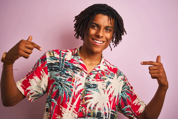 Afro Man Dreadlocks Vacation Wearing Floral Shirt Isolated Pink Background — Stock Photo, Image