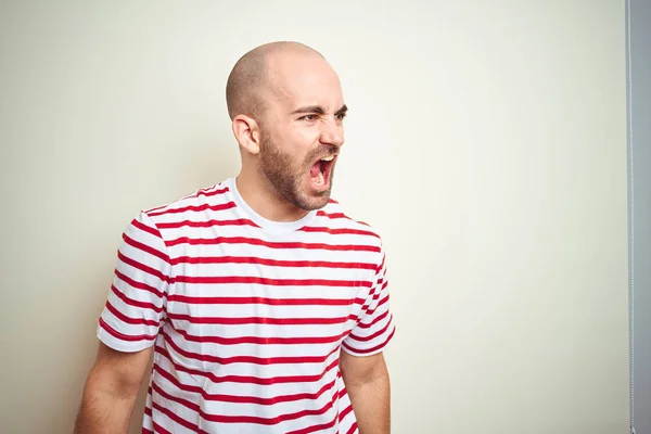Junger Glatzköpfiger Mann Mit Bart Lässig Gestreiftes Rotes Shirt Über — Stockfoto