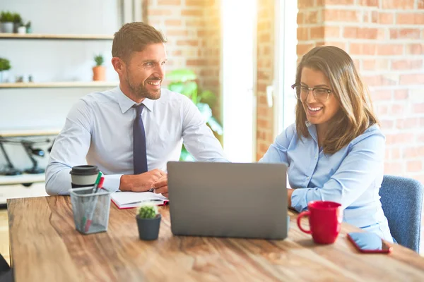 Joven Equipo Empresarial Mujeres Hombres Trabajando Juntos Oficina — Foto de Stock