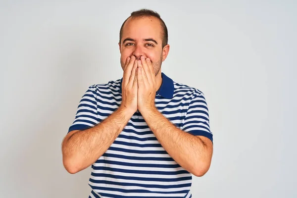 Junger Mann Lässig Gestreiftem Polo Vor Isoliertem Weißem Hintergrund Lachend — Stockfoto