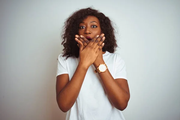 Jeune Femme Afro Américaine Portant Shirt Debout Sur Fond Blanc — Photo