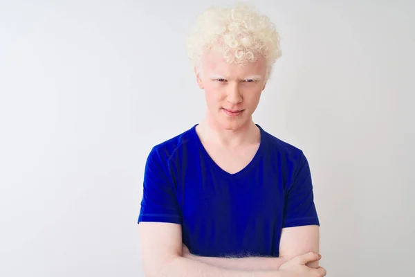 Joven Hombre Rubio Albino Vistiendo Camiseta Casual Azul Pie Sobre —  Fotos de Stock