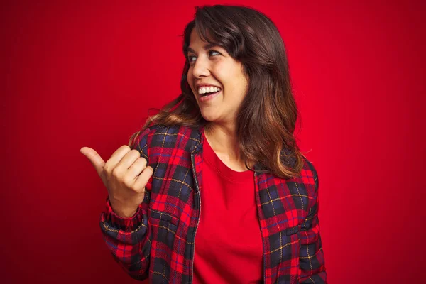 Jeune Belle Femme Vêtue Une Veste Décontractée Debout Sur Fond — Photo