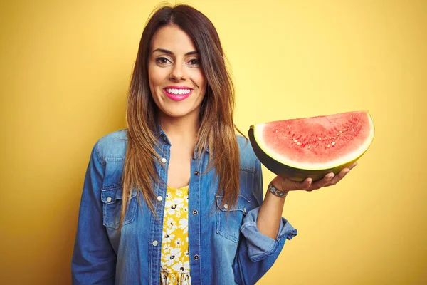 Ung Vacker Kvinna Som Äter Fräsch Hälsosam Vattenmelon Skiva Över — Stockfoto