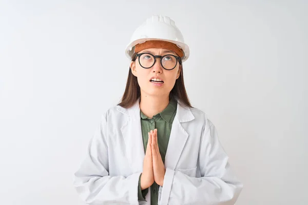Unga Kinesiska Ingenjör Kvinna Bär Päls Hjälm Glasögon Över Isolerad — Stockfoto