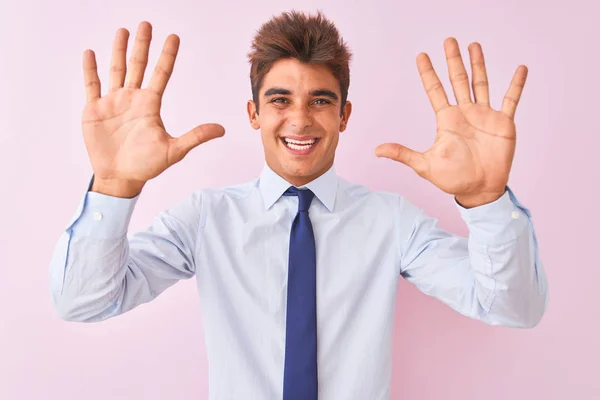 Junger Gutaussehender Geschäftsmann Hemd Und Krawatte Steht Vor Isoliertem Rosa — Stockfoto