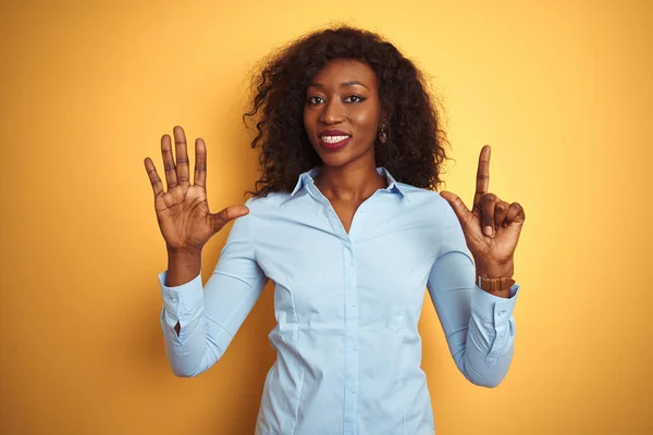 Empresária Afro Americana Vestindo Camisa Elegante Sobre Fundo Amarelo Isolado — Fotografia de Stock