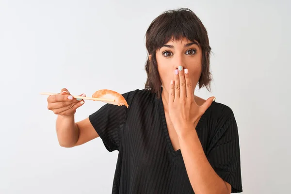 Vacker Kvinna Äter Lax Nigiri Sushi Använda Ätpinnar Över Isolerade — Stockfoto