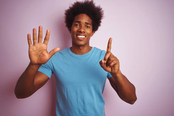 Hombre Afroamericano Con Pelo Afro Vistiendo Camiseta Azul Pie Sobre —  Fotos de Stock