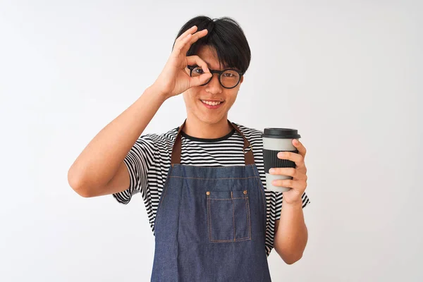 Chinese Barista Man Dragen Schort Glazen Vasthouden Van Koffie Geïsoleerde — Stockfoto