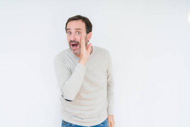 Ağız gizli söylenti söylüyorum izole arka plan el üzerinde Zarif üst düzey adam, kötü niyetli konuşma konuşma fısıldıyor