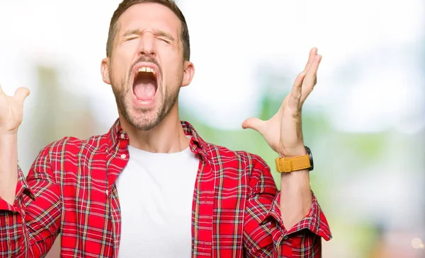 Hombre Guapo Con Camisa Casual Celebrando Loco Loco Por Éxito — Foto de Stock