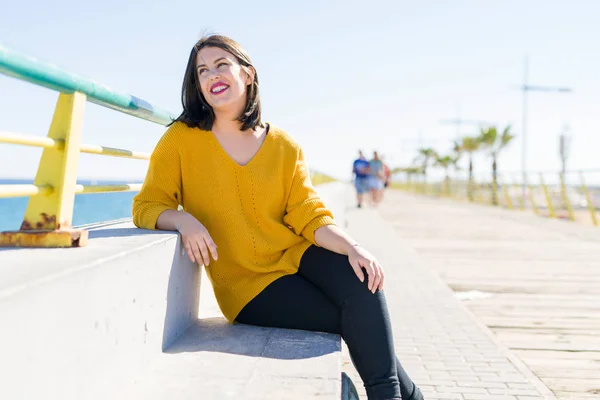 Beautiful Young Woman Sitting Promenade Sea Smiling Cheerful Enjoying Sunlight — Stock Photo, Image