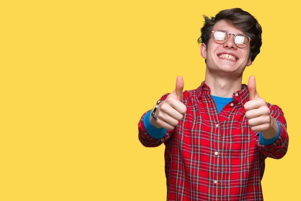 Ung Vacker Man Glasögon Över Isolerade Bakgrund Godkänna Gör Positiv — Stockfoto