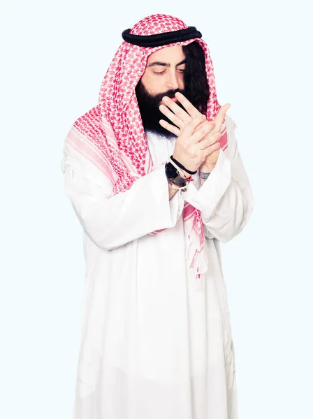 Homme Affaires Arabe Aux Cheveux Longs Portant Écharpe Keffiyeh Traditionnelle — Photo