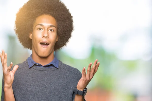 Giovane Uomo Affari Afro Americano Con Capelli Afro Paura Scioccato — Foto Stock