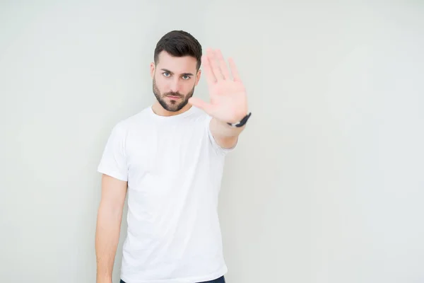 Joven Hombre Guapo Vistiendo Casual Camiseta Blanca Sobre Fondo Aislado —  Fotos de Stock