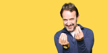 Maaş ödeme için milyoner iş soran bir kazak yapıyor para hareketi el ile giyen orta yaş yakışıklı adam