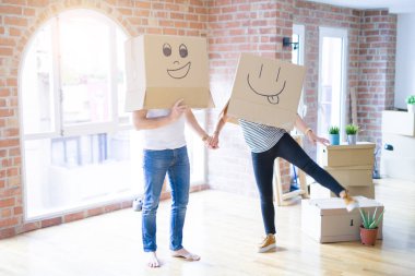 Orta yaş Senior çift yeni bir eve hareket