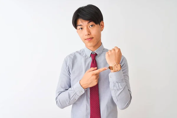 Kínai Üzletember Visel Elegáns Nyakkendő Állt Elszigetelt Fehér Háttér Siet — Stock Fotó