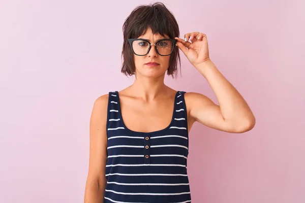 Beautiful Woman Wearing Striped Shirt Glasses Standing Isolated Pink Background — Stock Photo, Image