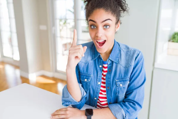 Beautiful Young African American Woman Afro Hair Wearing Casual Denim — Stock Photo, Image