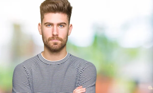 Homem Bonito Jovem Vestindo Listras Camisola Cético Nervoso Desaprovando Expressão — Fotografia de Stock