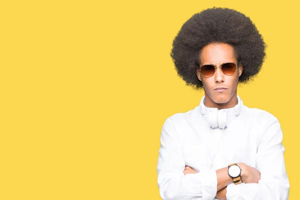 Giovane Uomo Afro Americano Con Capelli Afro Con Occhiali Sole — Foto Stock