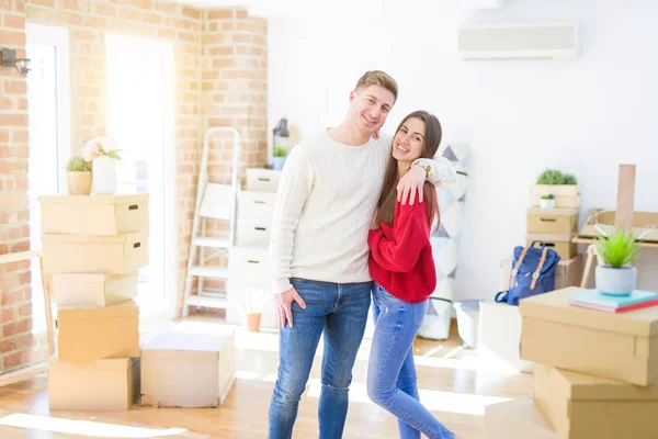 Belo Jovem Casal Mudando Para Uma Nova Casa Sobre Novo — Fotografia de Stock