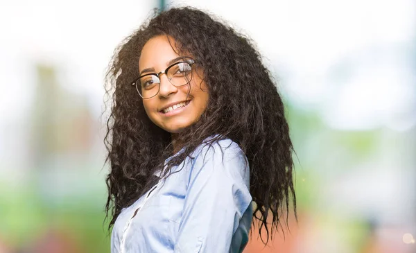 Young Beautiful Business Girl Curly Hair Wearing Glasses Inviting Enter — Stock Photo, Image