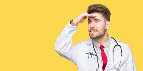 Ung Snygg Läkare Man Klädd Medicinsk Coat Mycket Glad Och — Stockfoto