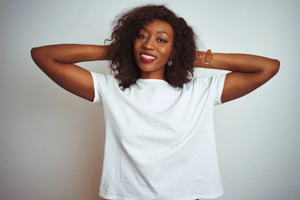 Jeune Femme Afro Américaine Portant Shirt Debout Sur Fond Blanc — Photo