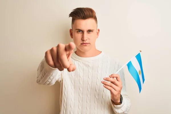 Ung Stilig Man Innehar Argentinska Argentina Flagga Över Isolerad Vit — Stockfoto