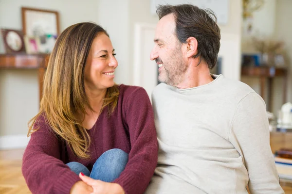 Beautiful Romantic Couple Sitting Together Floor Home — Stock Photo, Image