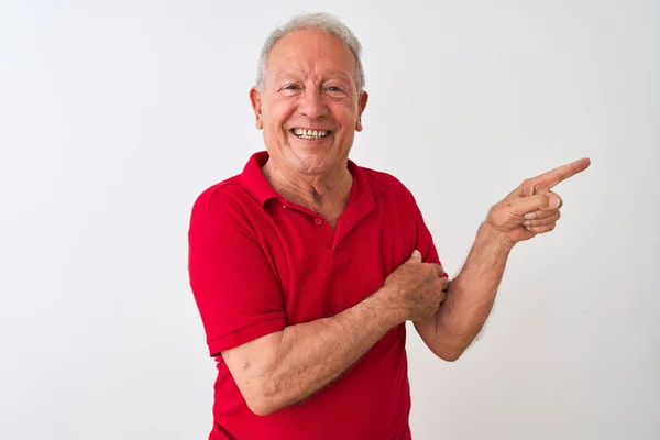 Älterer Grauhaariger Mann Rotem Polo Der Mit Einem Breiten Lächeln — Stockfoto
