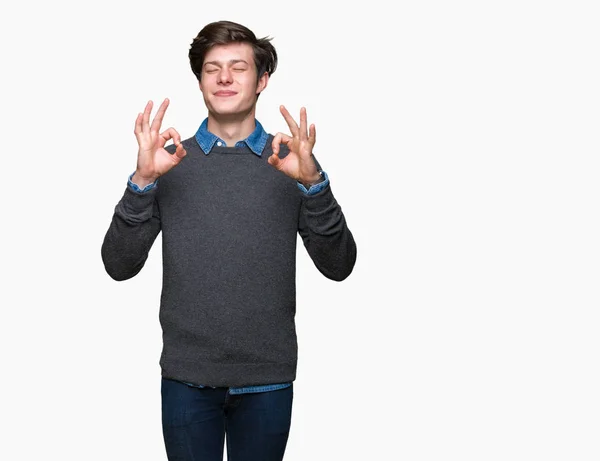 Jovem Bonito Homem Elegante Sobre Fundo Isolado Relaxar Sorrir Com — Fotografia de Stock