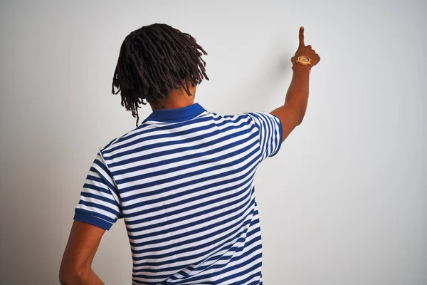 Afro Muž Dredy Sobě Nosí Proužkované Modré Pólo Stojící Nad — Stock fotografie