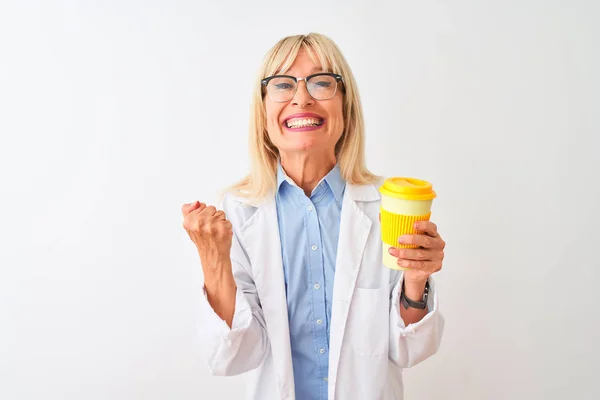 Μέσης Ηλικίας Επιστήμονας Γυναίκα Φορώντας Γυαλιά Πίνοντας Καφέ Πάνω Από — Φωτογραφία Αρχείου