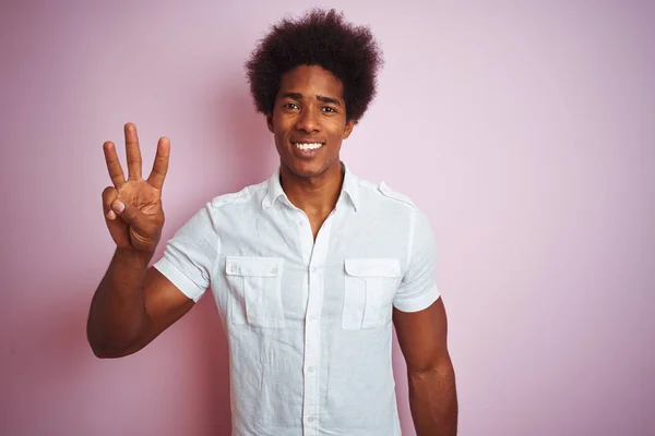 Jeune Homme Américain Avec Des Cheveux Afro Portant Chemise Blanche — Photo