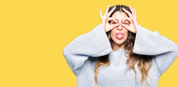 Junge Schöne Frau Winterpullover Die Eine Gute Geste Macht Wie — Stockfoto