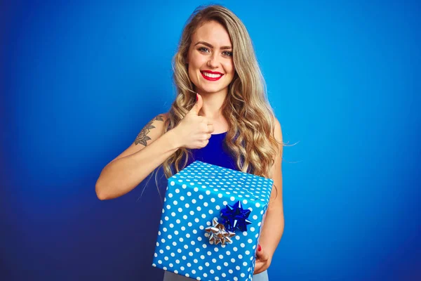 Young Beautiful Woman Holding Birthday Present Blue Isolated Background Happy — Stock Photo, Image