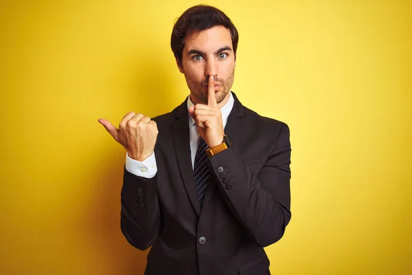 Young Handsome Businessman Wearing Suit Tie Standing Isolated Yellow Background — Stock Photo, Image