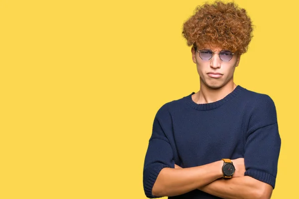 Stilig Ung Man Med Afro Bär Glasögon Skeptiker Och Nervös — Stockfoto