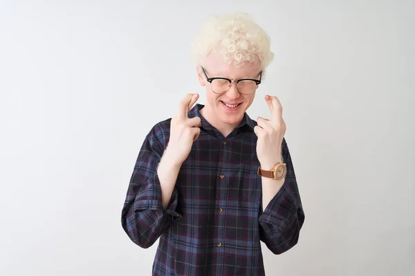 Unga Albino Blond Man Bär Casual Skjorta Och Glasögon Över — Stockfoto