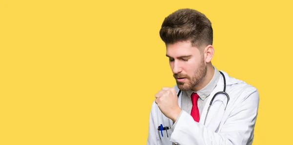 Νέος Ωραίος Γιατρός Άνθρωπος Φορώντας Ιατρική Παλτό Αίσθημα Αδιαθεσίας Και — Φωτογραφία Αρχείου